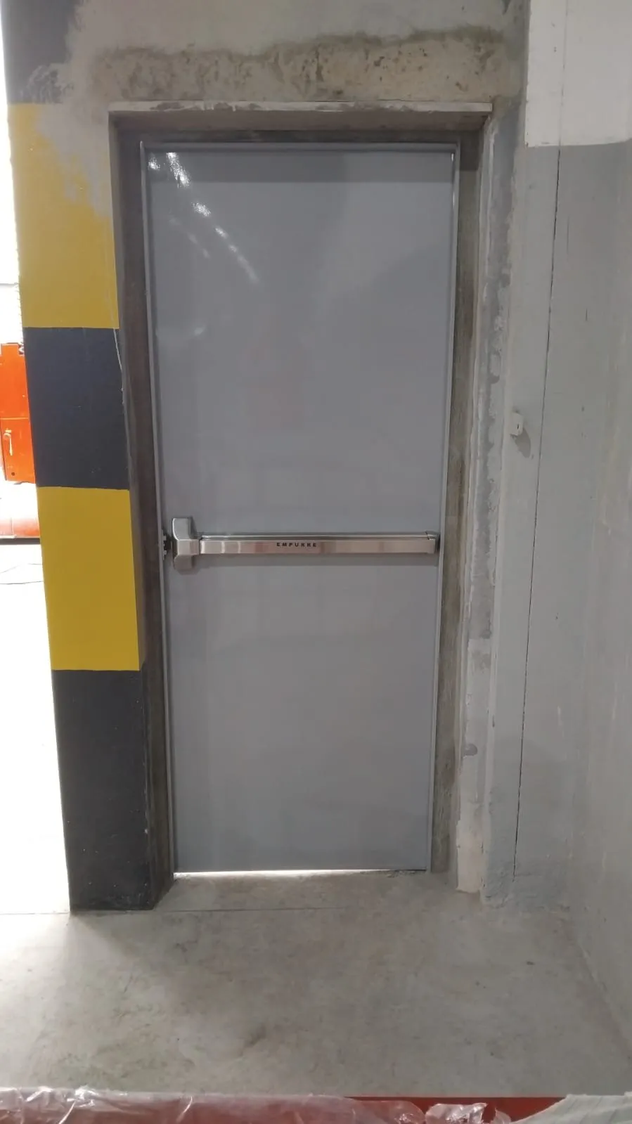Porta Corta-Fogo com Pintura Eletrostática e Barra Touch no Teatro Santander