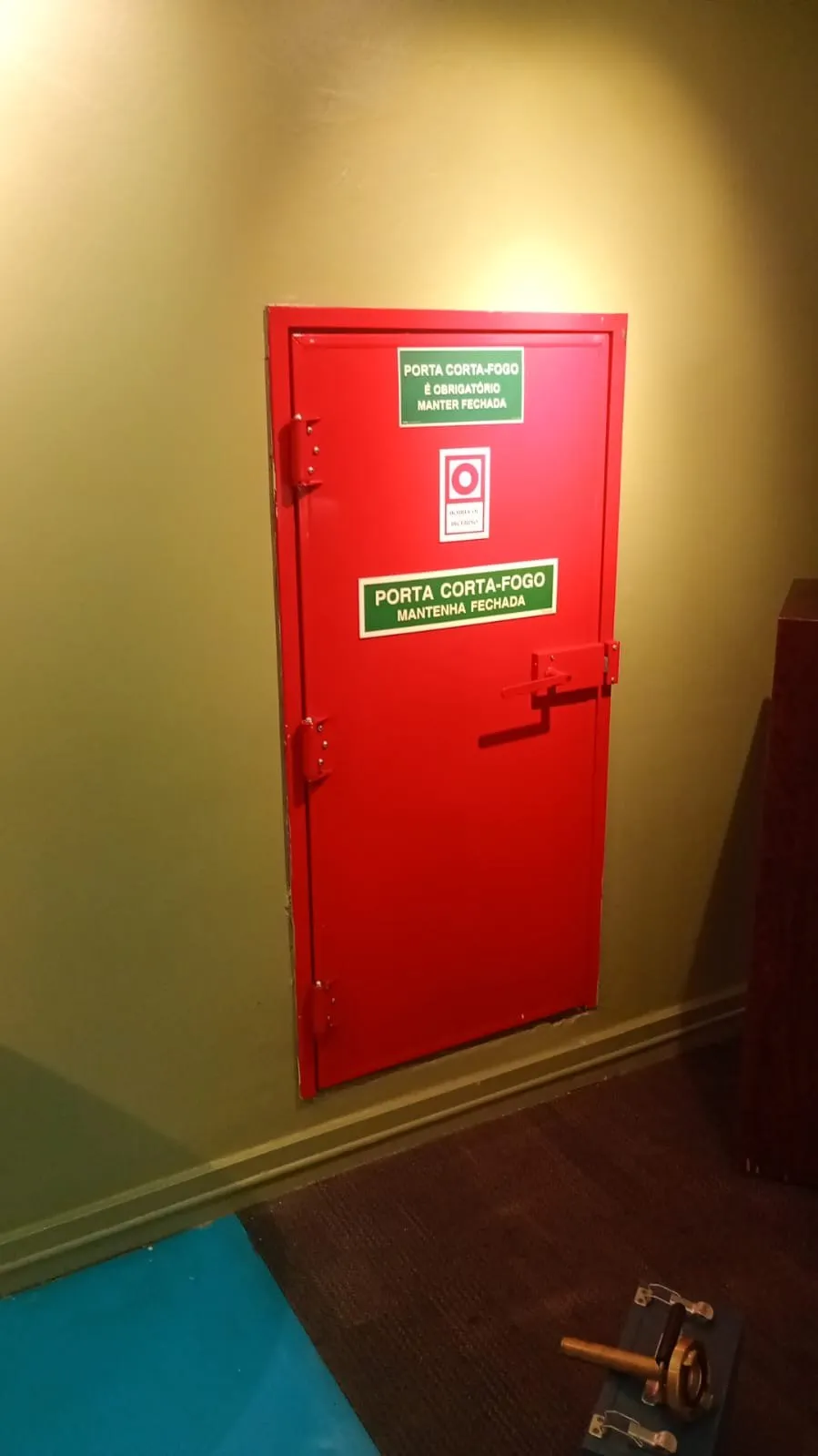 Manutenção de porta corta-fogo de medida especial no SESC SP